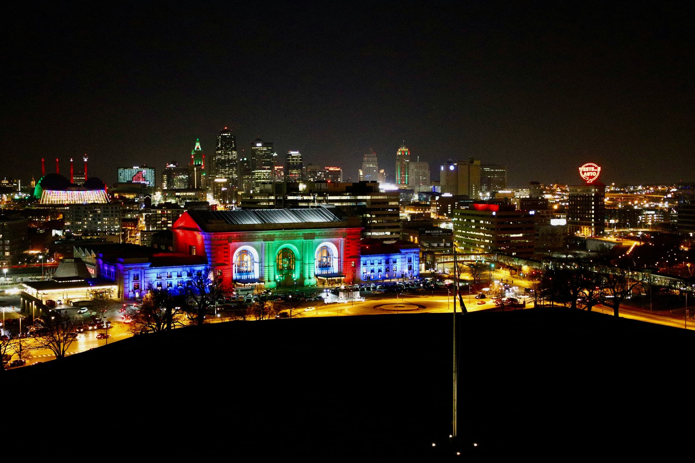 Union Station and the downtown Kansas City skyline illuminated at night